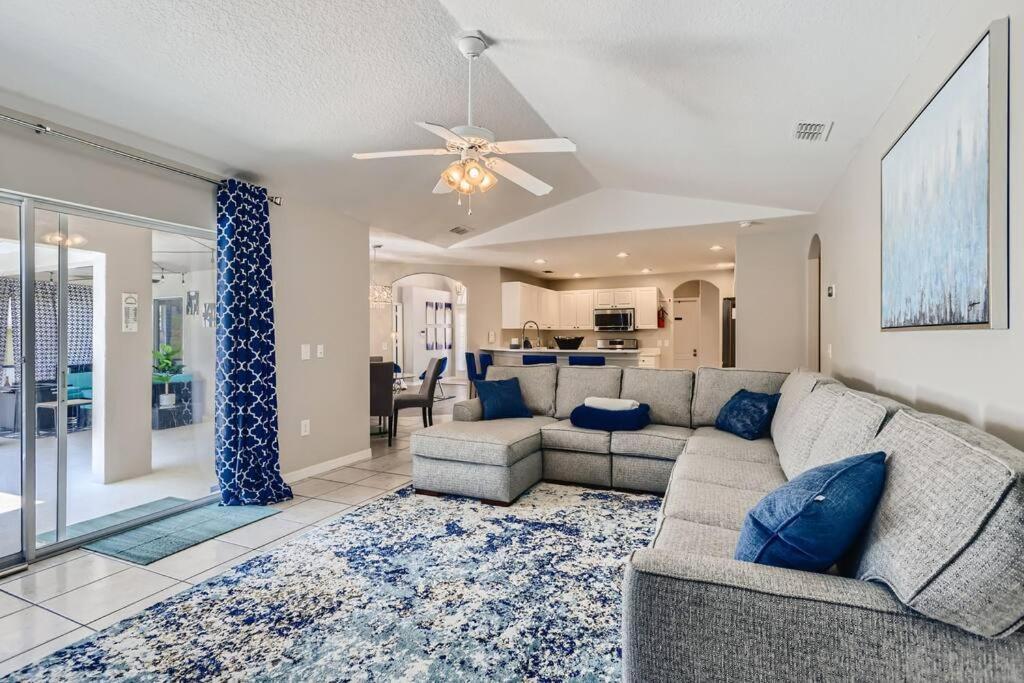 New Modern Relaxing 4 Bedroom Pool Near Disney's Parks Villa Davenport