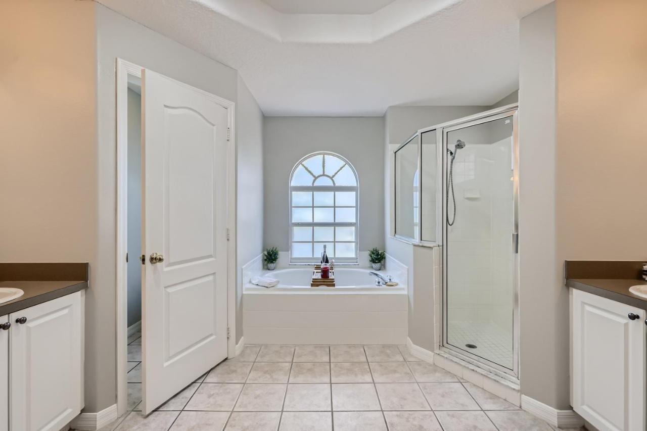 New Modern Relaxing 4 Bedroom Pool Near Disney's Parks Villa Davenport