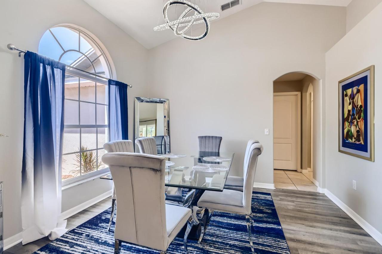 New Modern Relaxing 4 Bedroom Pool Near Disney's Parks Villa *