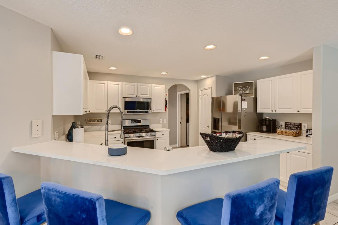 New Modern Relaxing 4 Bedroom Pool Near Disney's Parks Davenport