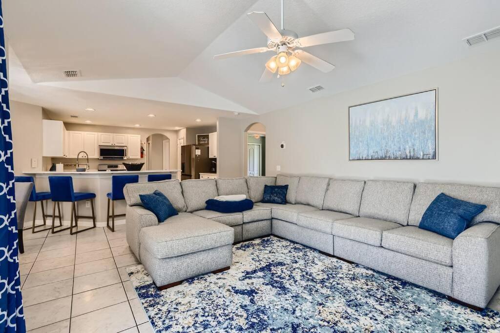 New Modern Relaxing 4 Bedroom Pool Near Disney's Parks Villa *