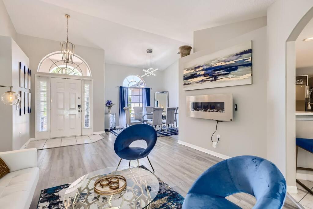 New Modern Relaxing 4 Bedroom Pool Near Disney's Parks Villa *